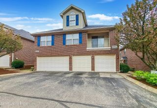 8439 Grand Trevi Dr, Louisville, KY 40228