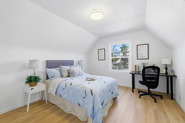 2217 E 24th Street, Oakland, CA 94606