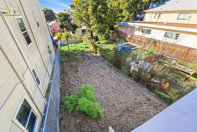 2217 E 24th Street, Oakland, CA 94606