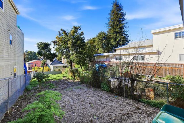 2217 E 24th Street, Oakland, CA 94606