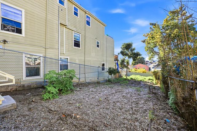2217 E 24th Street, Oakland, CA 94606
