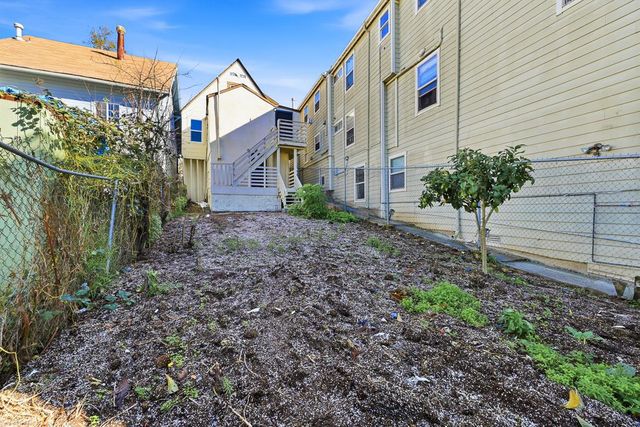 2217 E 24th Street, Oakland, CA 94606