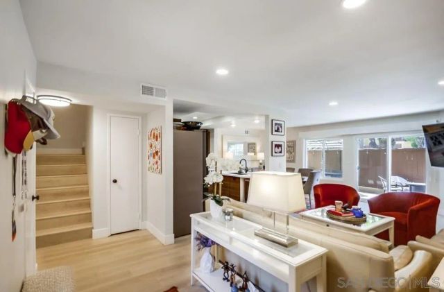 6952 Camino Amero, San Diego, CA 92111