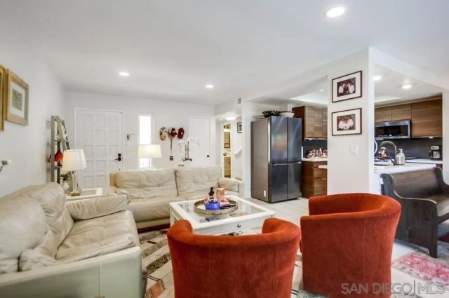 6952 Camino Amero, San Diego, CA 92111