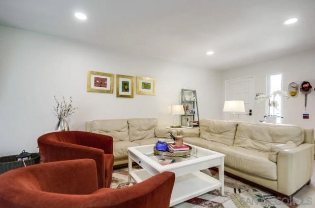 6952 Camino Amero, San Diego, CA 92111