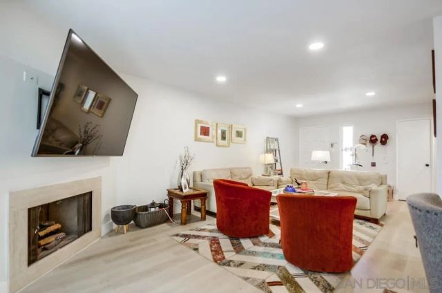 6952 Camino Amero, San Diego, CA 92111