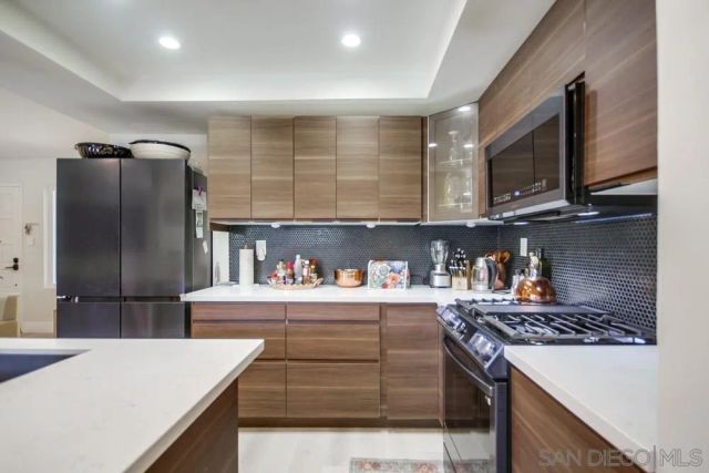6952 Camino Amero, San Diego, CA 92111