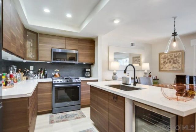 6952 Camino Amero, San Diego, CA 92111