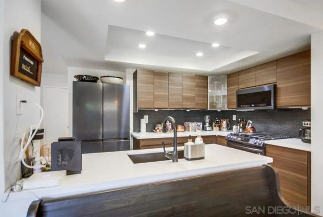 6952 Camino Amero, San Diego, CA 92111