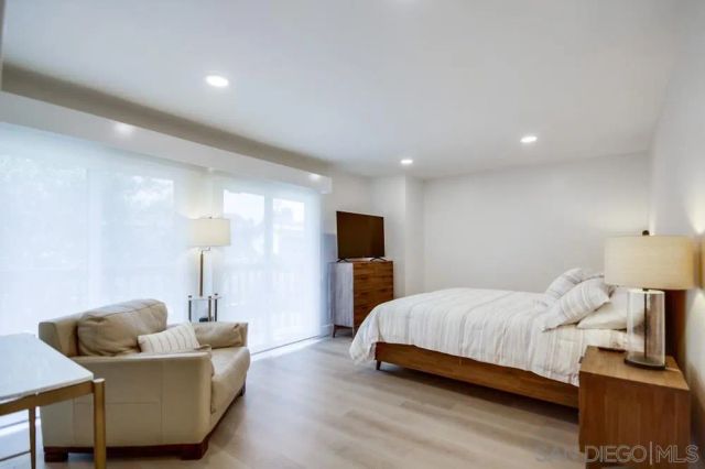 6952 Camino Amero, San Diego, CA 92111