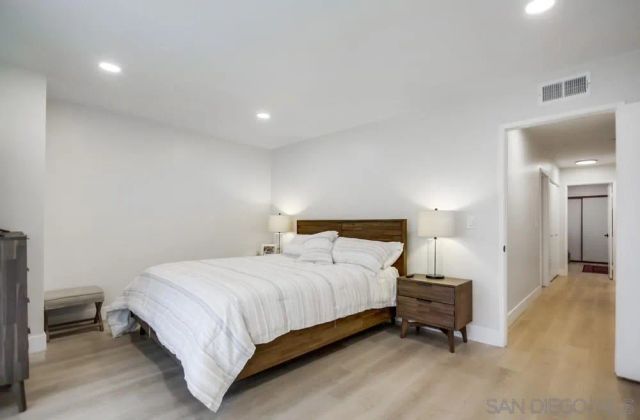 6952 Camino Amero, San Diego, CA 92111