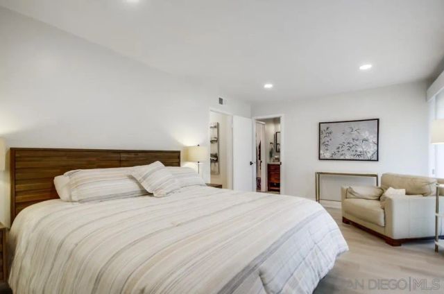 6952 Camino Amero, San Diego, CA 92111