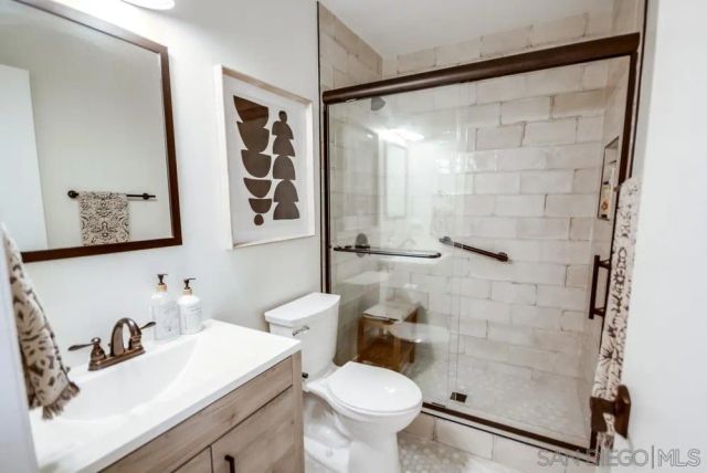 6952 Camino Amero, San Diego, CA 92111