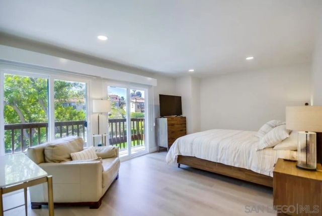 6952 Camino Amero, San Diego, CA 92111