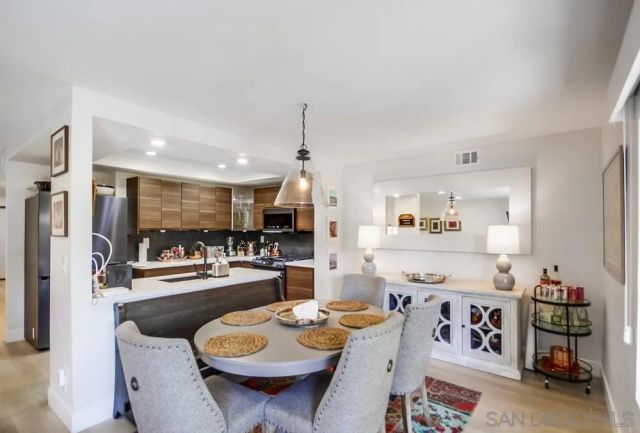 6952 Camino Amero, San Diego, CA 92111