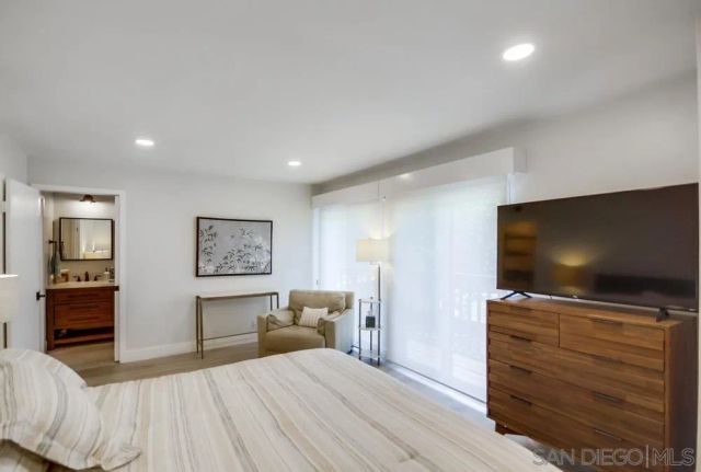 6952 Camino Amero, San Diego, CA 92111