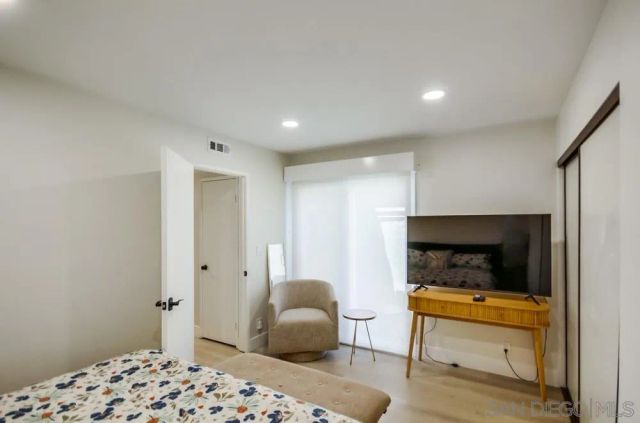 6952 Camino Amero, San Diego, CA 92111