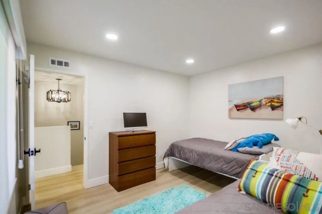 6952 Camino Amero, San Diego, CA 92111