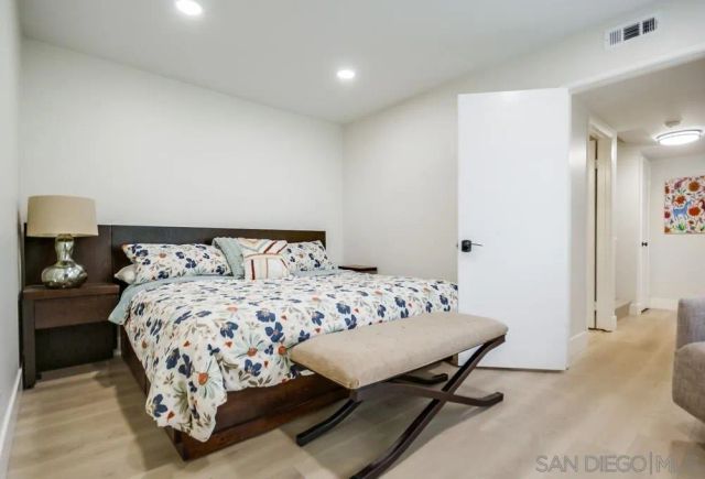 6952 Camino Amero, San Diego, CA 92111