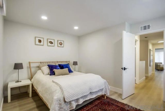 6952 Camino Amero, San Diego, CA 92111