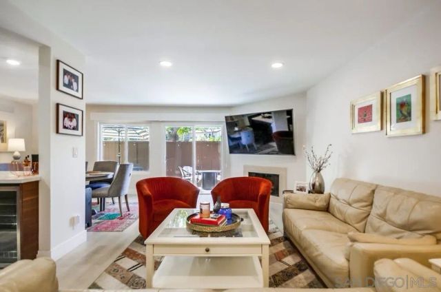 6952 Camino Amero, San Diego, CA 92111