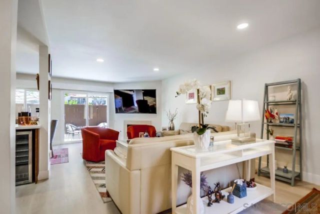 6952 Camino Amero, San Diego, CA 92111