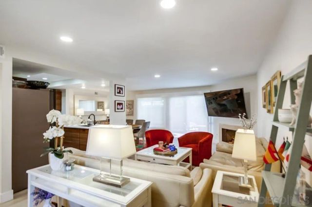 6952 Camino Amero, San Diego, CA 92111