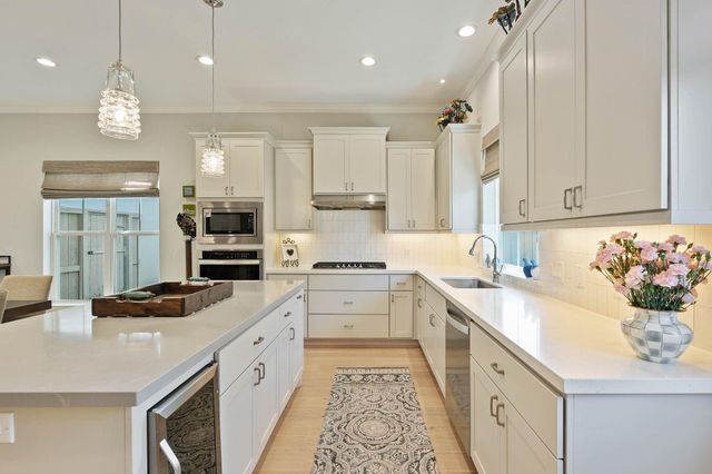 154 Sycamore Street, Shenandoah, TX 77384