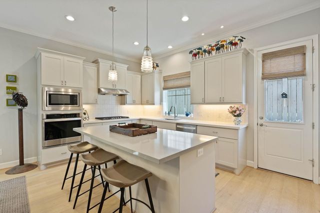 154 Sycamore Street, Shenandoah, TX 77384
