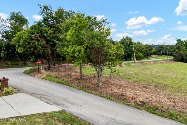 3504 Davis Ford Rd, Maryville, TN 37804