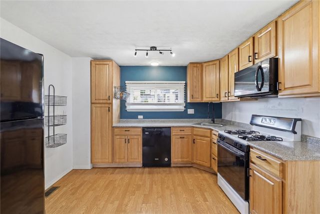 25 Lincoln Ave, North Irwin, PA 15642