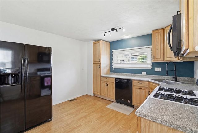 25 Lincoln Ave, North Irwin, PA 15642