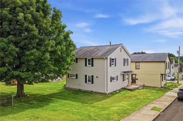 25 Lincoln Ave, North Irwin, PA 15642