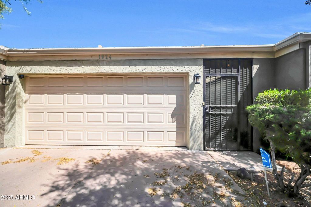 1924 W BELMONT Avenue, Phoenix, AZ 85021 — photo 2