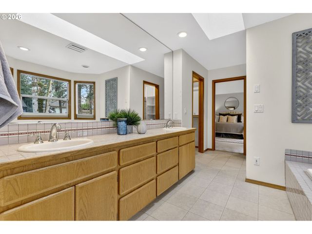 5778 Se MCNARY Rd, Milwaukie, OR 97267