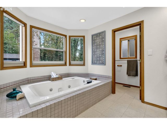 5778 Se MCNARY Rd, Milwaukie, OR 97267