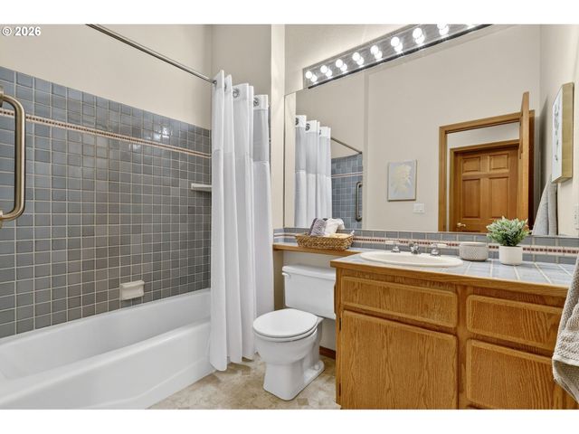 5778 Se MCNARY Rd, Milwaukie, OR 97267