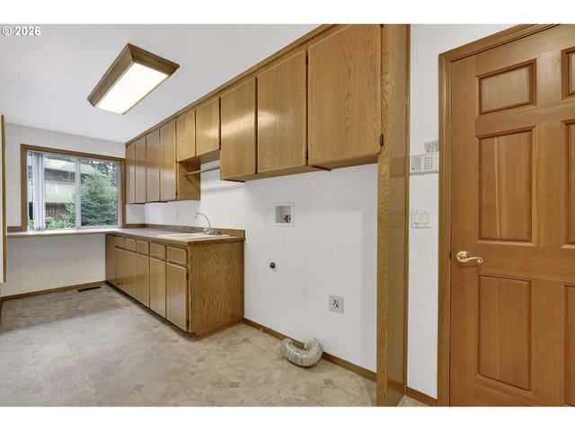 5778 Se MCNARY Rd, Milwaukie, OR 97267