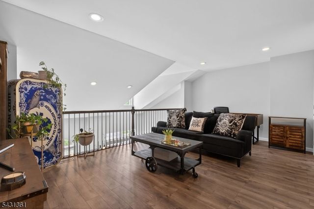 712 Firethorn Dr, Union Twp., NJ 07083