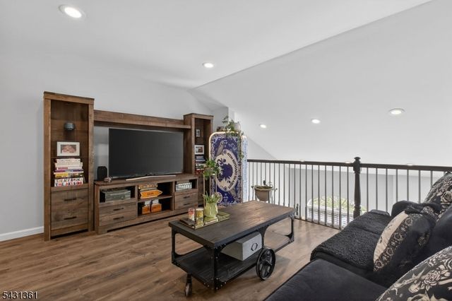 712 Firethorn Dr, Union Twp., NJ 07083