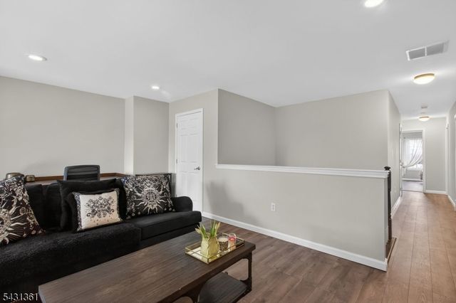 712 Firethorn Dr, Union Twp., NJ 07083