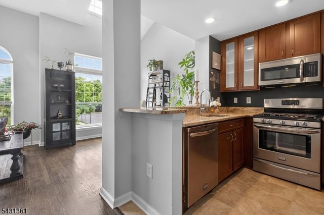 712 Firethorn Dr, Union Twp., NJ 07083