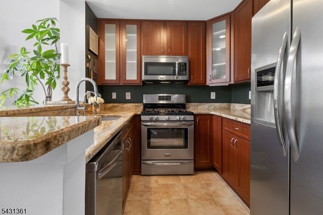 712 Firethorn Dr, Union Twp., NJ 07083