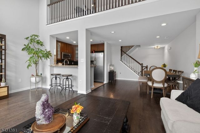 712 Firethorn Dr, Union Twp., NJ 07083