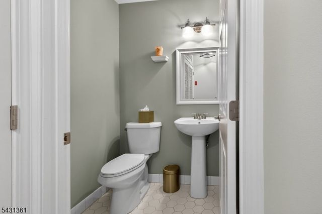 712 Firethorn Dr, Union Twp., NJ 07083