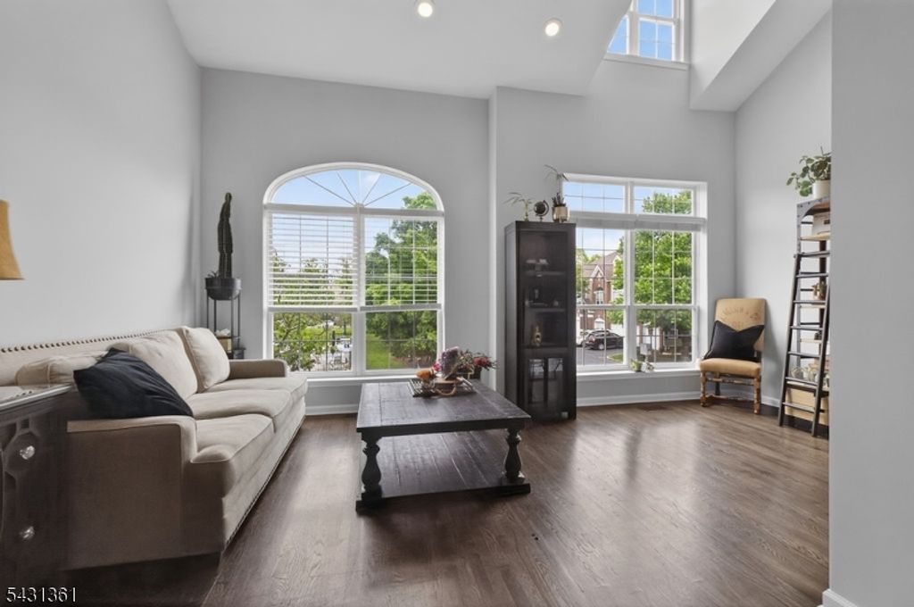 712 Firethorn Dr, Union Twp., NJ 07083