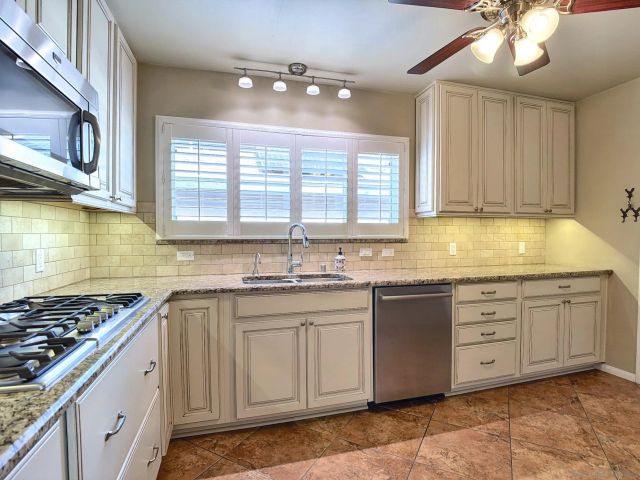 758 APPLEWOOD DRIVE, El Cajon, CA 92021