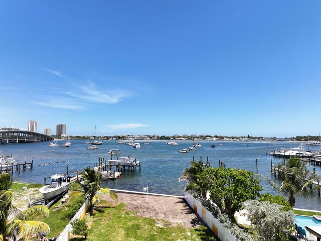 265 E 23RD Street, Riviera Beach, FL 33404