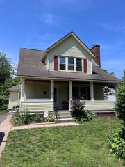 44 Edmund St, East Longmeadow, MA 01028