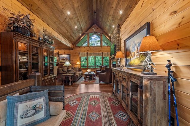 115 Brighton Way, Mineral Bluff, GA 30559